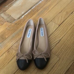 Cute ballet flat two toned